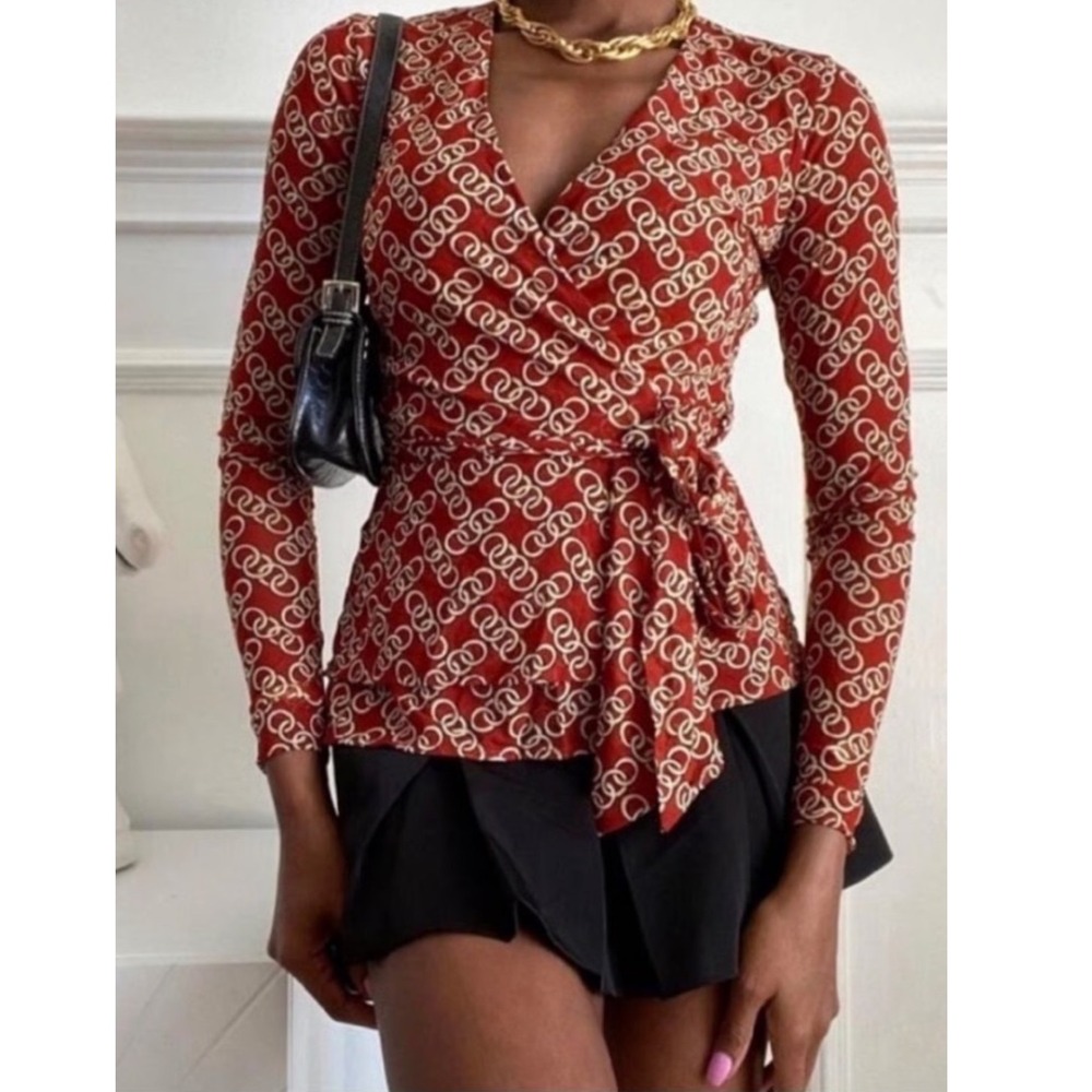 Cabi Red Chain Link Ringleader Wrap Top Long Sleeve V-Neck Blouse Large 0688015